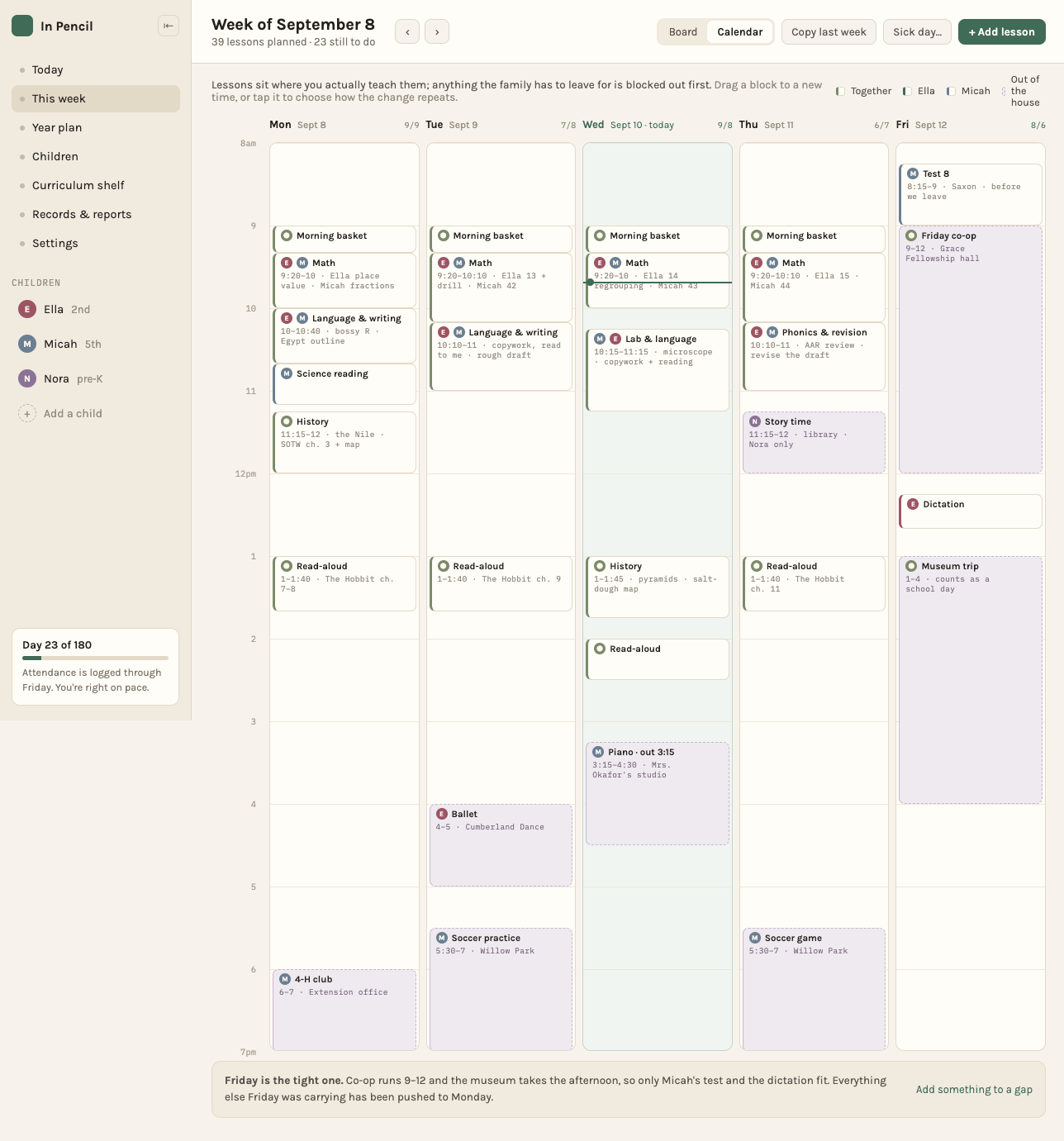 Week calendar with time blocks for lessons and activities